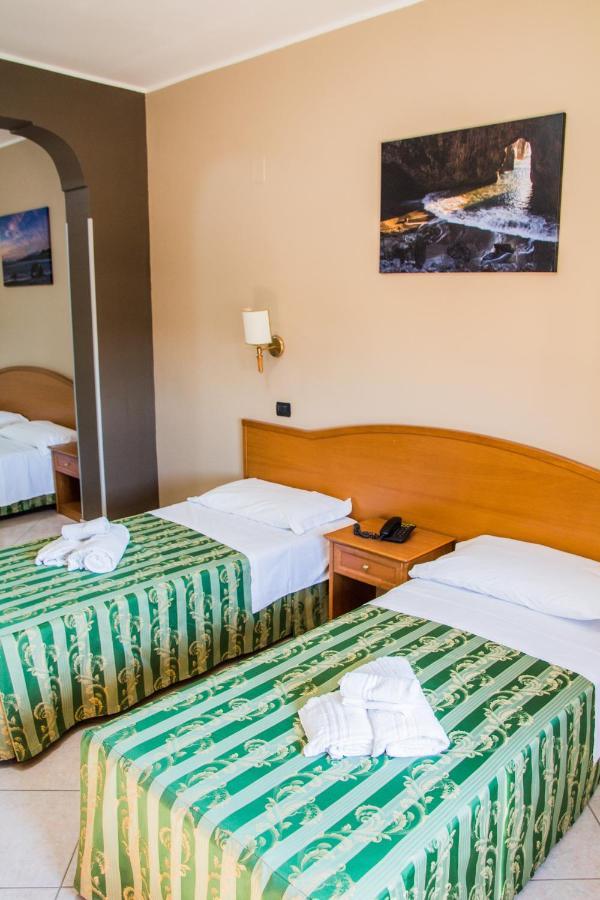 סן ניקולה ארצ'לה Hotel San Giorgio מראה חיצוני תמונה