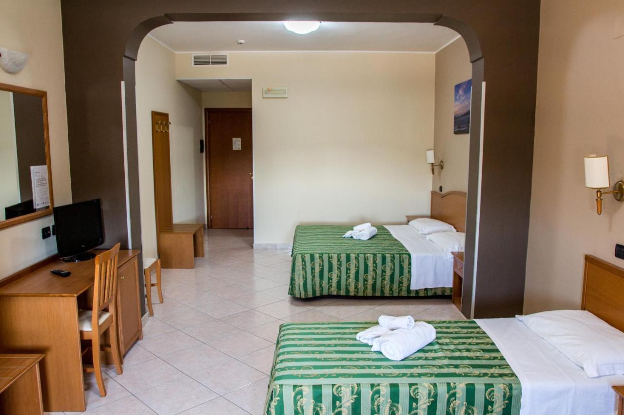סן ניקולה ארצ'לה Hotel San Giorgio מראה חיצוני תמונה