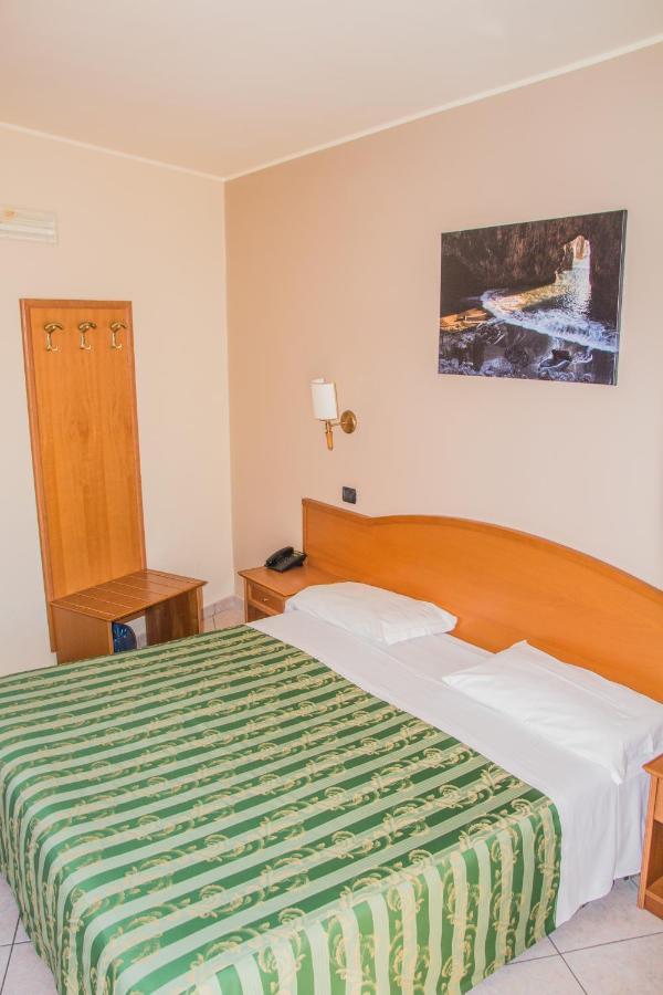 סן ניקולה ארצ'לה Hotel San Giorgio מראה חיצוני תמונה