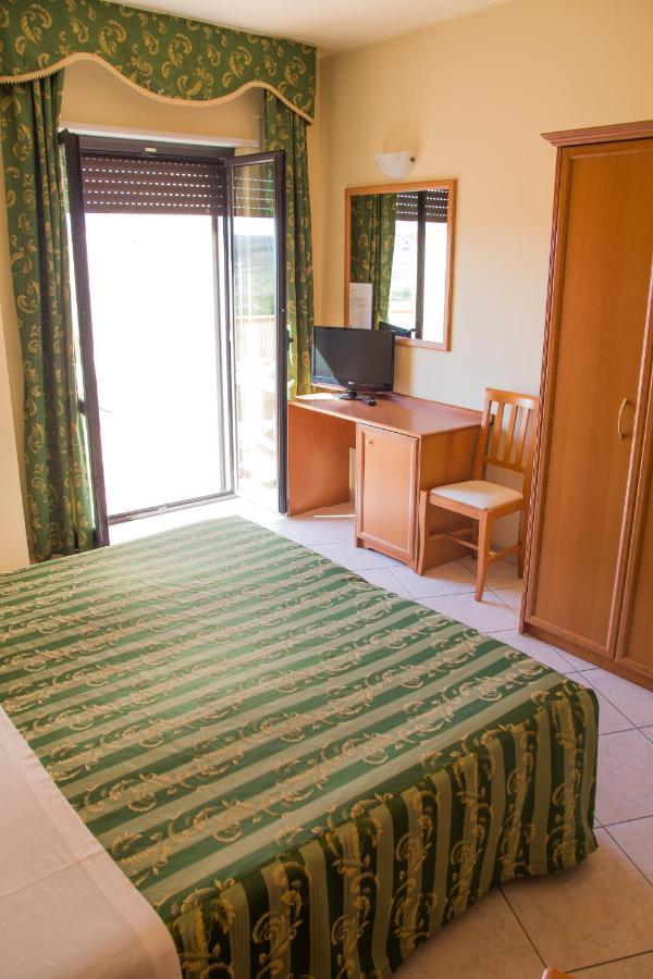 סן ניקולה ארצ'לה Hotel San Giorgio מראה חיצוני תמונה