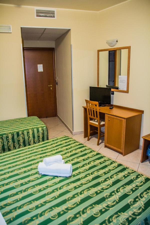 סן ניקולה ארצ'לה Hotel San Giorgio מראה חיצוני תמונה