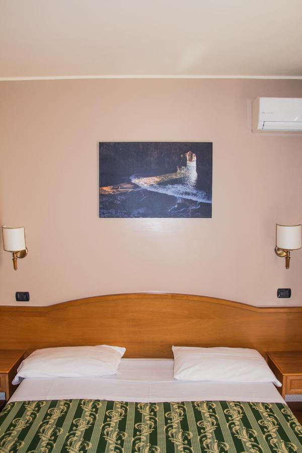 סן ניקולה ארצ'לה Hotel San Giorgio מראה חיצוני תמונה