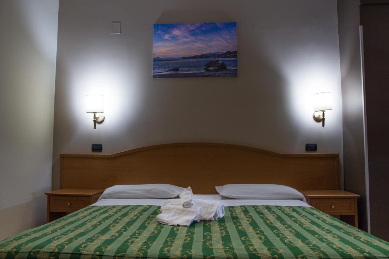 סן ניקולה ארצ'לה Hotel San Giorgio מראה חיצוני תמונה