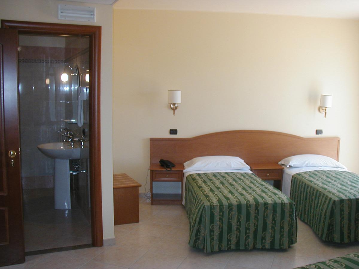 סן ניקולה ארצ'לה Hotel San Giorgio מראה חיצוני תמונה
